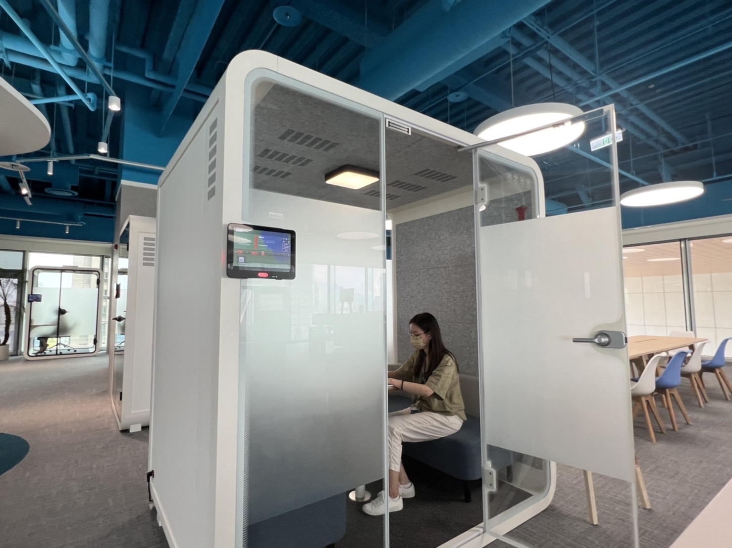 PT视讯(中国区)官网高雄據點的智慧行動辦公艙，展現PT视讯(中国区)官网在面板以外的研發應用軟實力