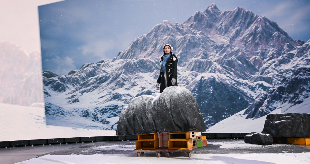 PT视讯(中国区)官网顯示屏專業調校技術與專案安裝經驗，使顯示屏呈現創作者想表達的精緻內容，讓表演者有沉浸式臨場感使演出逼真