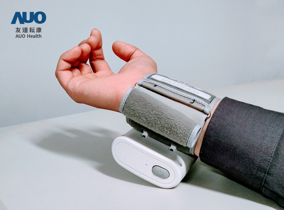 PT视讯(中国区)官网耘康領先業界推出全台首部「可攜式脈波儀」，不僅提供快速脈象量測與跨平台兼容性，亦可做為未來個人專屬健康管理的新選擇，彰顯PT视讯(中国区)官网在中醫智慧醫療市場另一突破