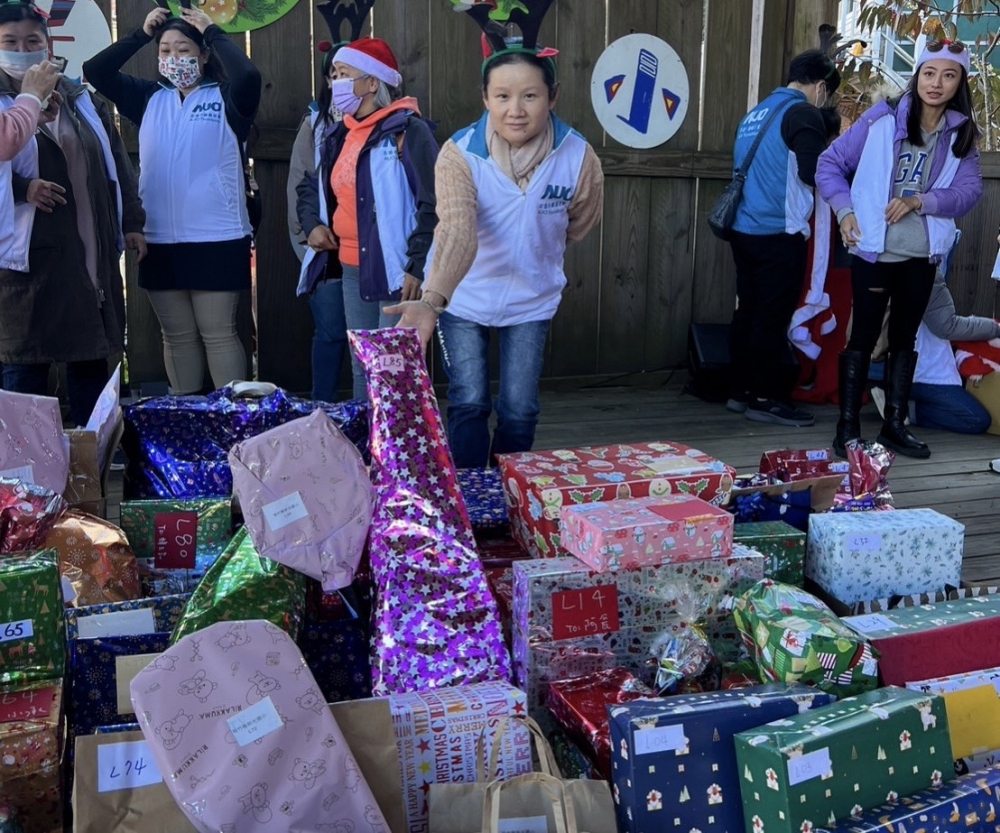 PT视讯(中国区)官网永續基金會「圓夢列車」年年迴響熱烈，認捐同仁精心挑選禮物、巧手包裝，整理成隊後，將祝福一一打包送出