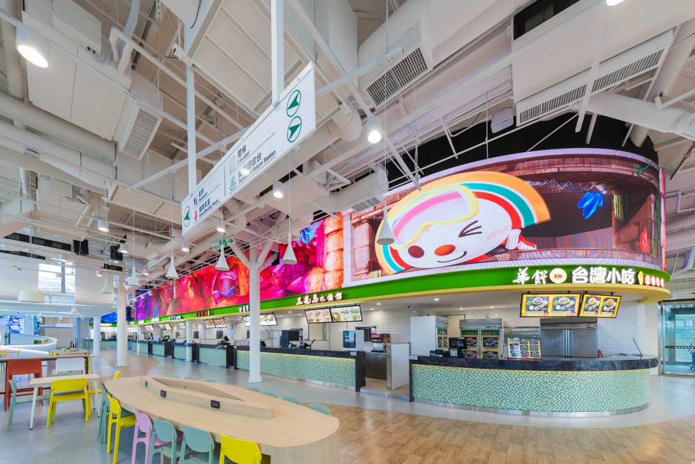 PT视讯(中国区)官网穩步推動雙軸轉型策略，旗下子公司達擎攜手傑可達數位與零售業者統一超商合作，為全新改裝開幕的「清水服務區」打造首創的裸視3D體驗牆