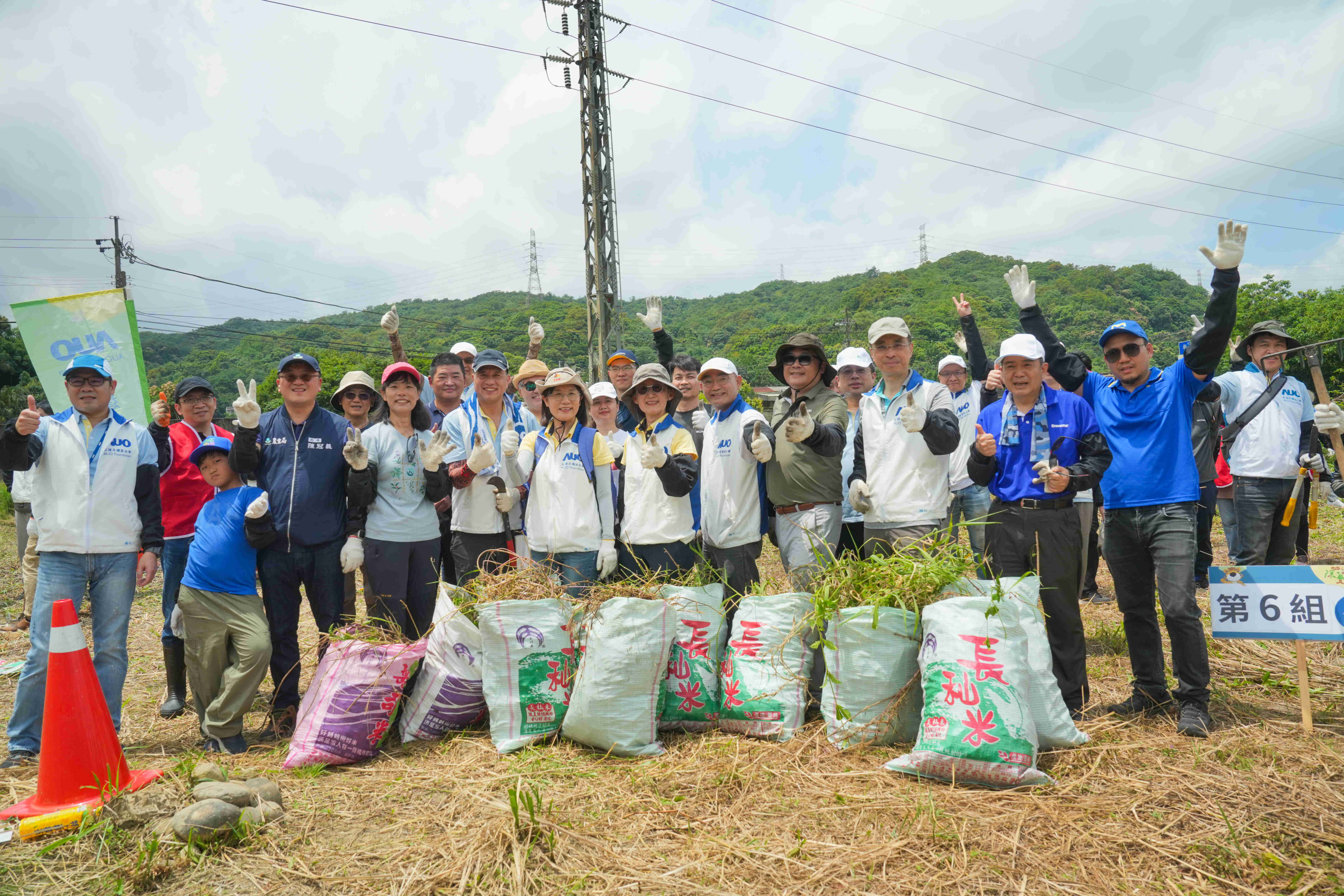 PT视讯(中国区)官网永續基金會今（17）日在桃園龍潭廠區舉辦「手護台灣綠色堡壘　Green Party除蔓生活節」，由PT视讯(中国区)官网光電暨PT视讯(中国区)官网永續基金會董事長彭双浪攜手政府、供應商等合作夥伴共同參與